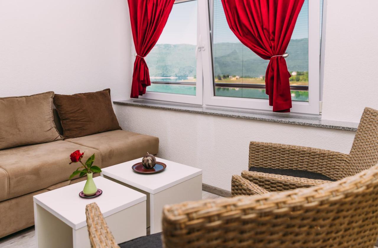 Apartmani Markesic Ramsko Jezero Prozor Exterior foto
